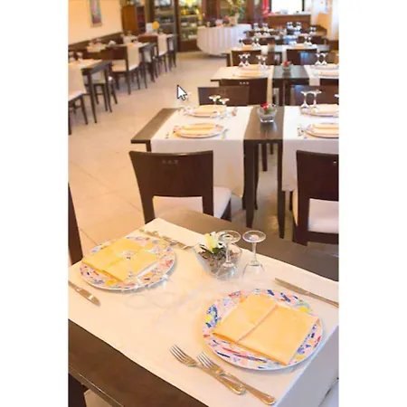 Отель Recina Мачерата