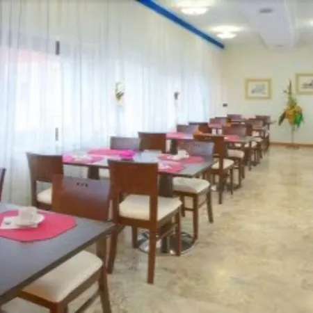 Отель Recina Мачерата