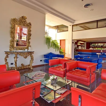 Recina Отель Мачерата