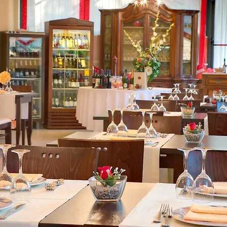 Отель Recina 4*